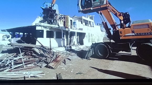 Frame del vídeo de Fernando Sánchez Castilla. Achatarramiento del Azor
